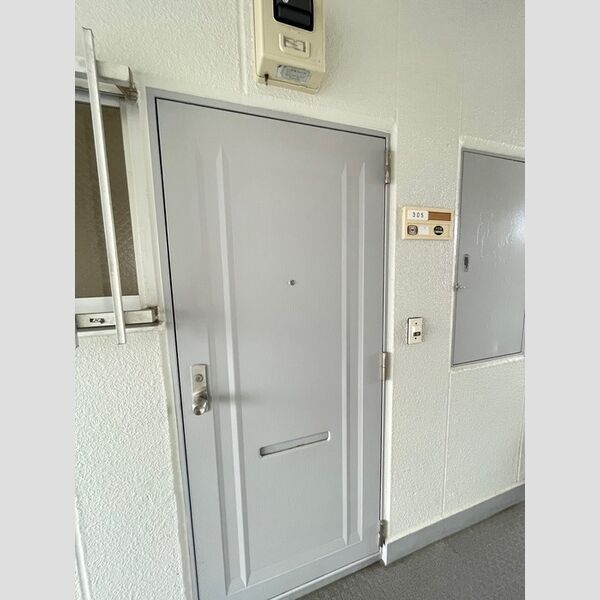 メゾン湘南 玄関