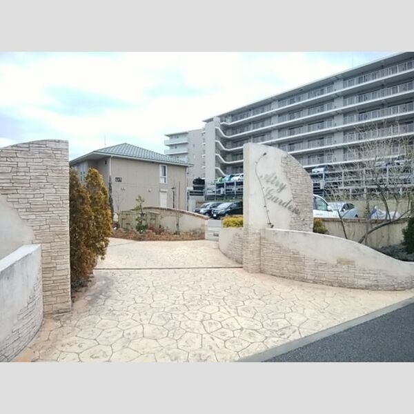 エアリーガーデン　C201号室 館銘板