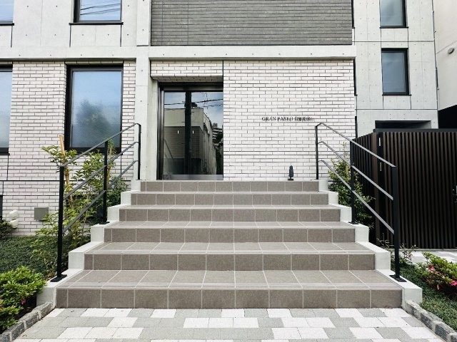 ＧＲＡＮ ＰＡＳＥＯ 目黒花房山102号室 エントランス
