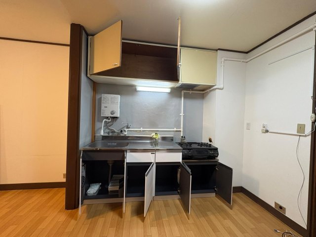 新栄コーポ4A号室 きれいで使い勝手の良いキッチン　給湯器