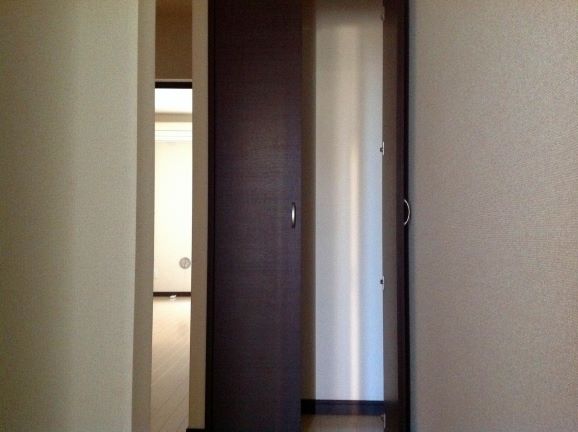 レオネクストＳＵＮＦＬＯＷＥＲ 玄関