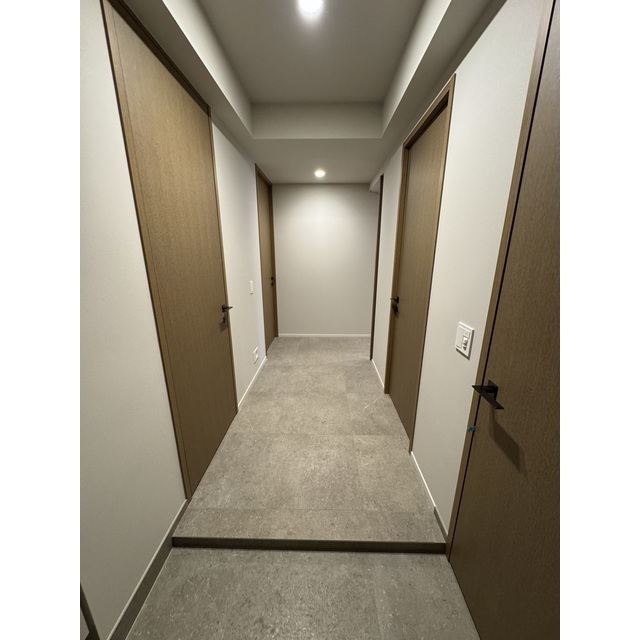 ザ・パークハウス千代田六番町505号室 玄関廊下　2025年9月撮影