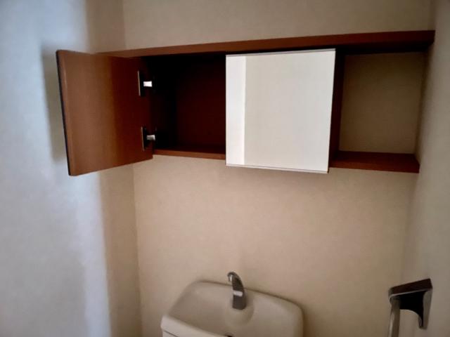 ロイヤルヒルズ宮崎台405号室 トイレ上部収納