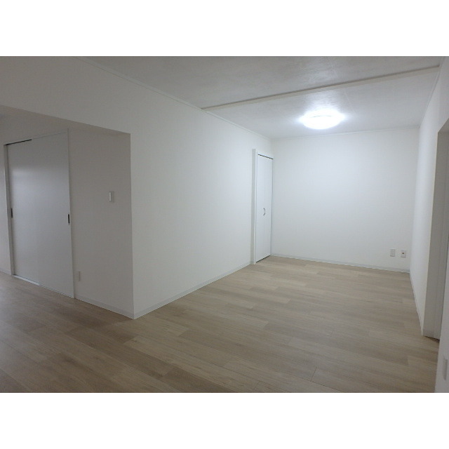 ロイヤルプラザ湘南305号室 内観