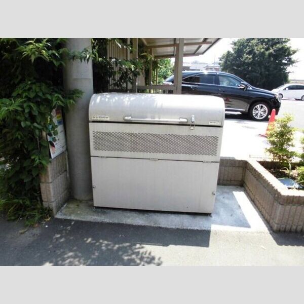 ソレイユ・アイビー105号室 ゴミストッカー