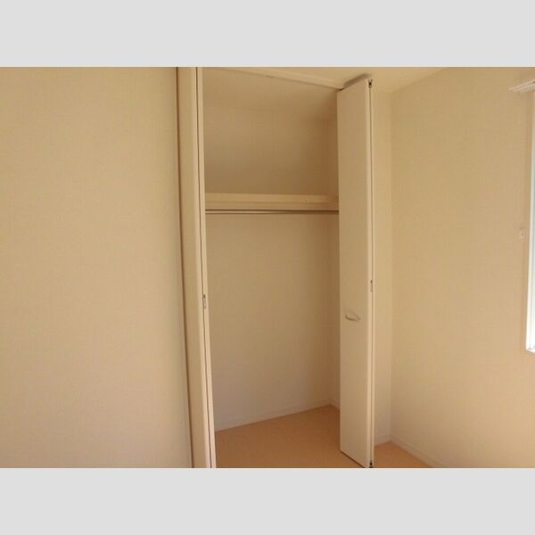 エイトス101号室 洋室6帖　クローゼット