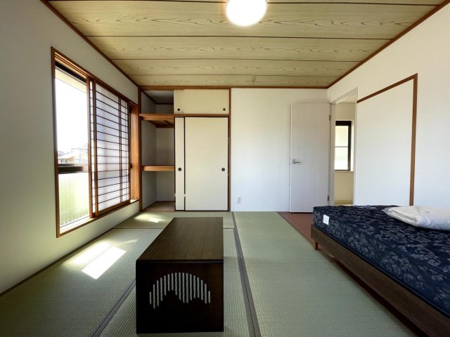 シェアハウス横浜根岸201号室 201押入れあり、押入れ上部も収納