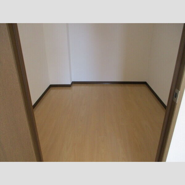 オーシャンビュー壱番館806号室 ウォークインクローゼット