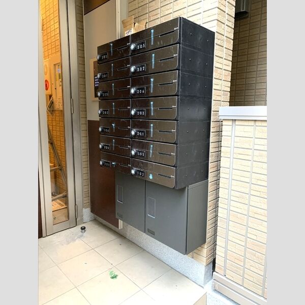 ラリュール赤塚Ⅱ 集合ポスト　宅配ボックス