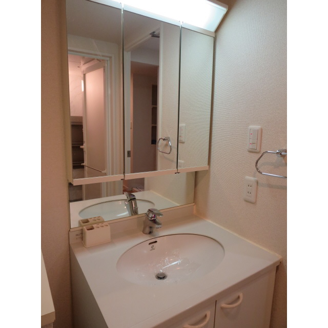 プレール・ドゥーク新宿御苑2階 同建物別部屋の参考画像