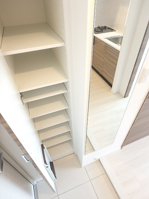 ガーラ・ヴィスタ練馬 シューズＢＯＸ・姿見鏡あり