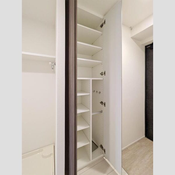 S-RESIDENCE横濱吉野町burgeon404号室 リビング