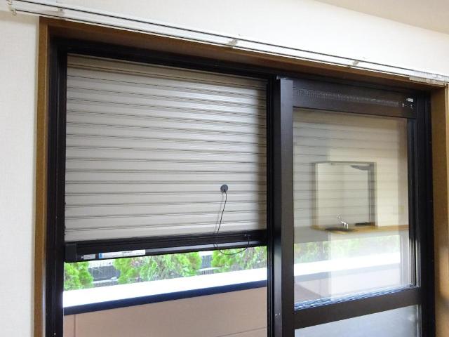 プレイス102号室 シャッター