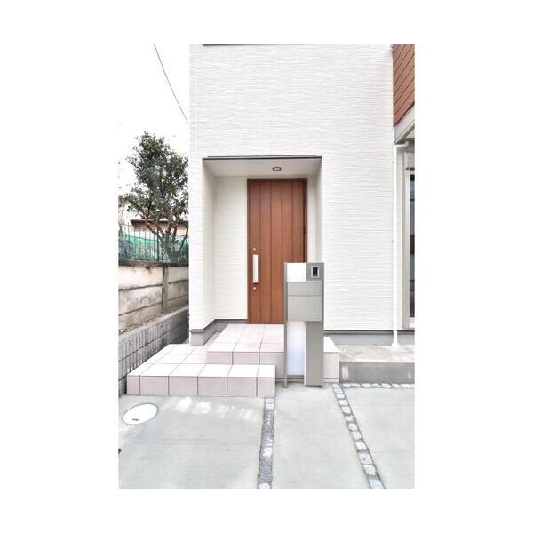 平塚市南原一丁目戸建 エントランス