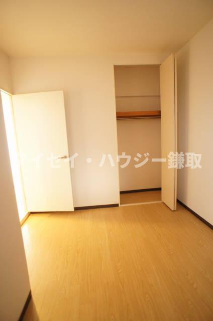 オーシャンビュー参番館0503号室 各部屋に収納あります