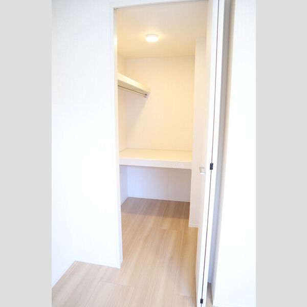 エルヴィータ303号室 ウォークインクローゼット