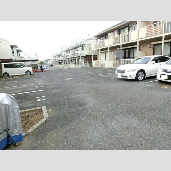 ラークヒルズ　A 駐車場