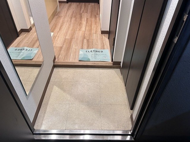 プレール代々木公園弐番館2階 玄関