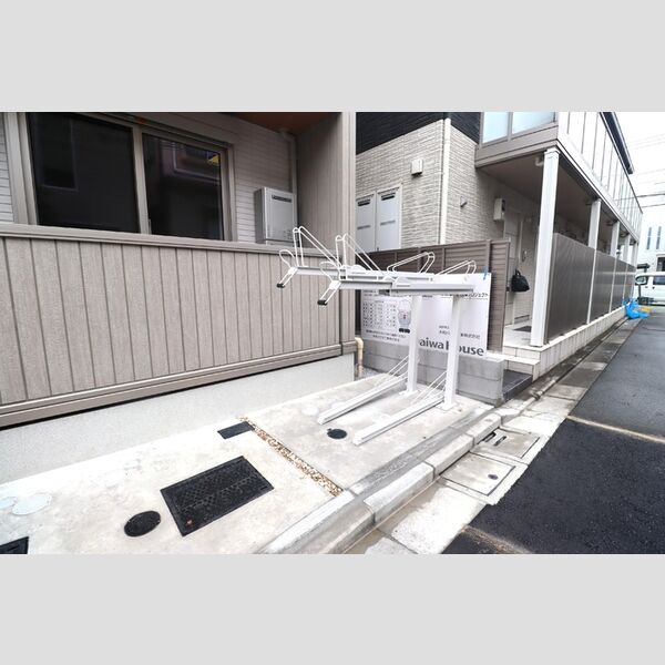 セレスティア坂下101号室 駐輪場