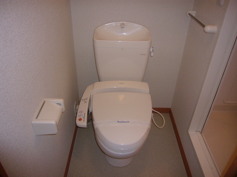 レオパレスマロン207号室 温水洗浄便座付き