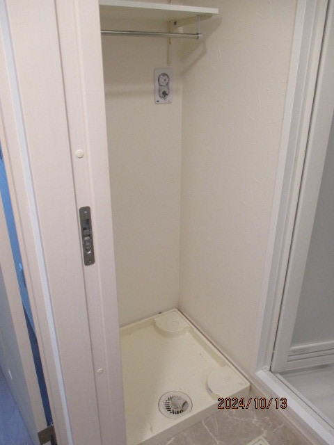 アミスタ湘南0302号室 収納もある玄関です