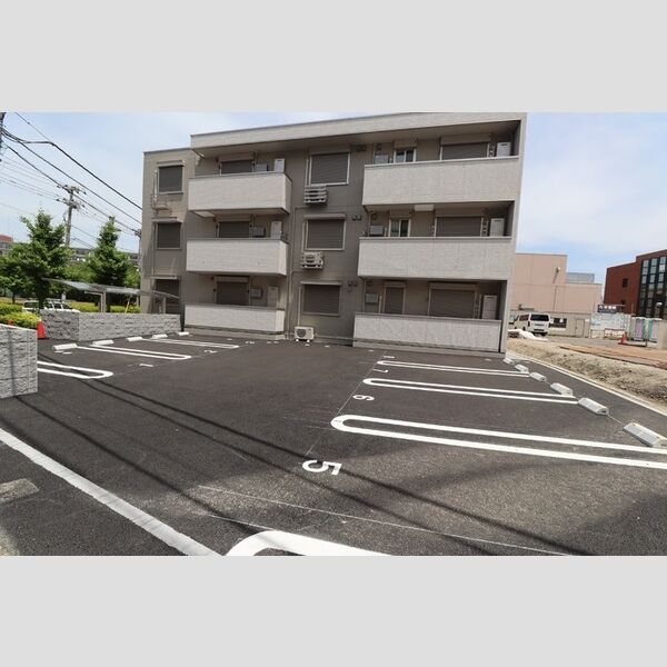 グランテージ海神B 駐車場