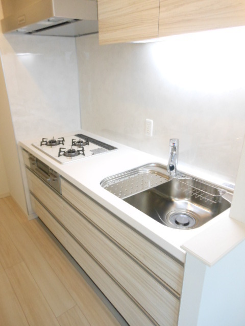ガーラ・ヒルズ不動前5階 3口コンログリル付のシステムキッチン♪