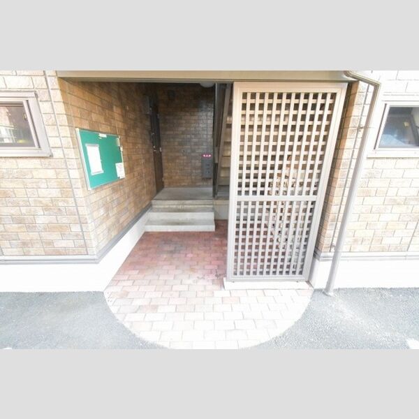 メゾン・ボナール　A・B エントランス