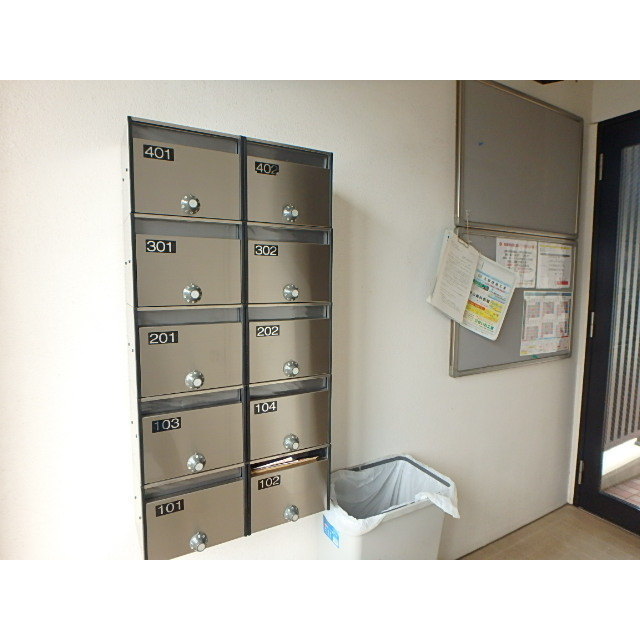 シルクドミール401号室 集合ﾎﾟｽﾄ&ｲﾝﾌｫﾒｰｼｮﾝﾎﾞｰﾄ