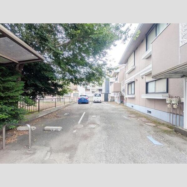 スカイシティー101号室 駐車場