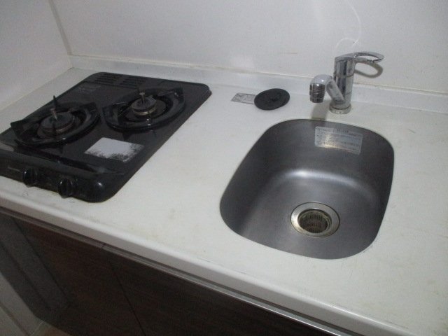 ライジングプレイス上板橋 システムキッチン（2口ガスコンロ）