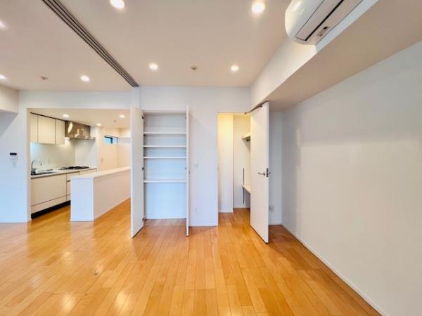 アパートメンツ三田4階 リビング