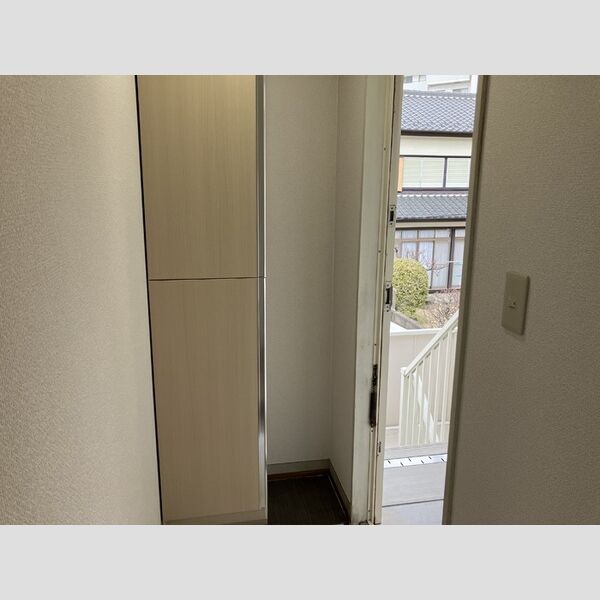 クレセント日吉台 玄関