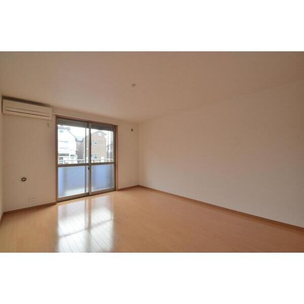 リヴェール市川C棟 リビング