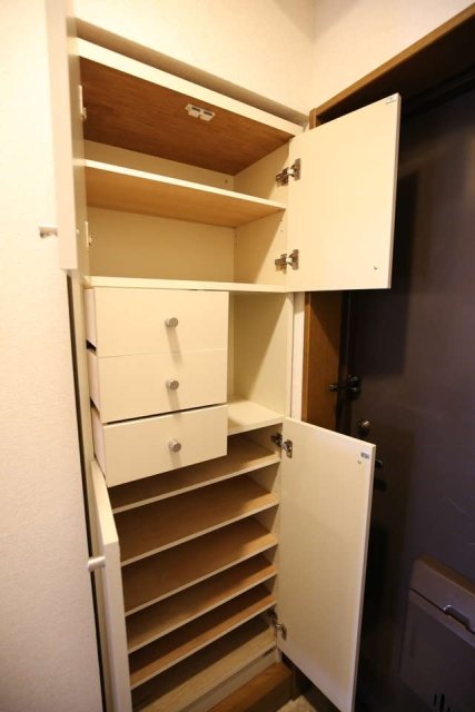 ヴァンシャルマンＯＺ3階 靴入