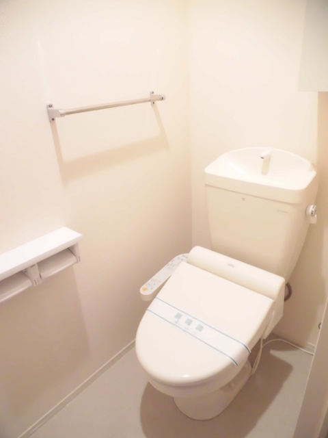 ラマージュ大倉山0207号室 トイレ