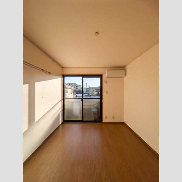 ソレイユ白子　Ⅱ202号室 洋室(バルコニー側)