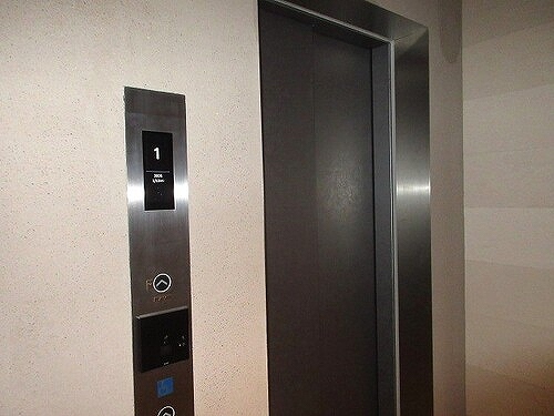 サンウッドフラッツ新宿四谷三丁目8階 エレベーター前