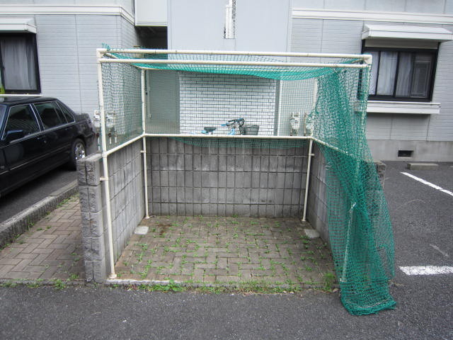 リリーヴィレッジＡ・Ｂ棟A201号室 敷地内にごみ置き場あります