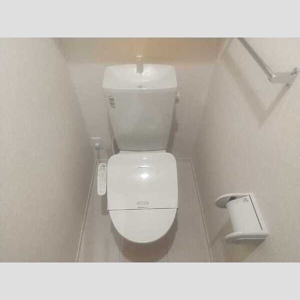 セントヴィラージュ聖蹟101号室 トイレ