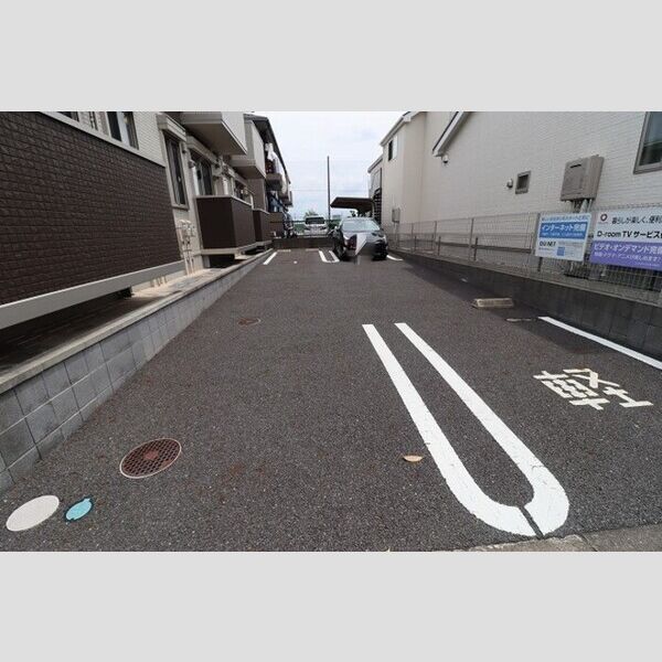 Bella Luce (ベラルーチェ) 駐車場