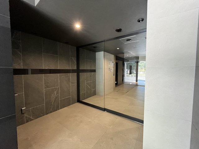 ヴァレッシア早稲田駅前シティ エントランス