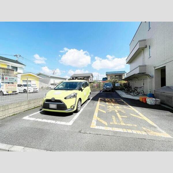 サンヴィレッジ中河原101号室 駐車場