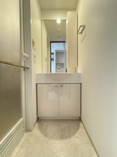 ガーラ・グランディ調布 明るい洗面所です