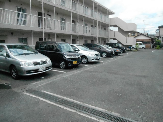 フラワーベールマンション 駐車場