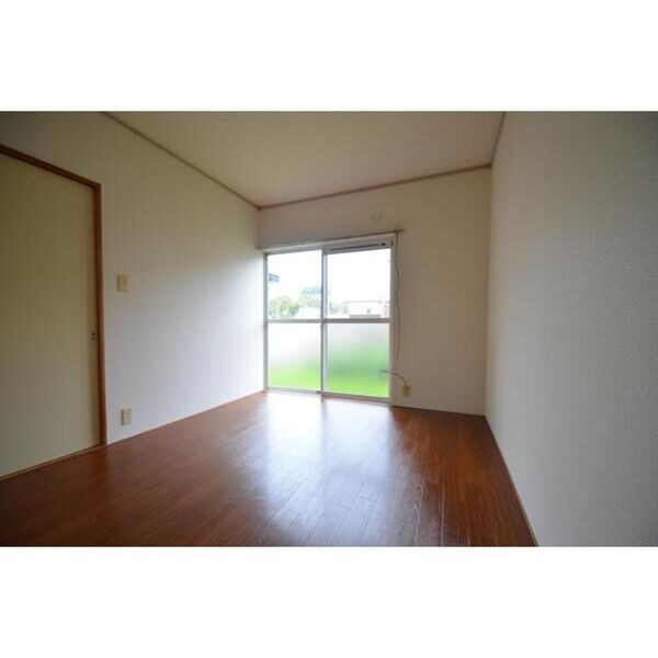 エステートピア三橋101号室 リビング