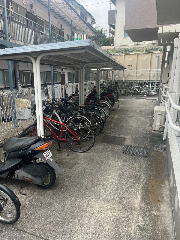 パティオ市ヶ尾4階 駐輪場　大型バイクも無料で駐輪可★
