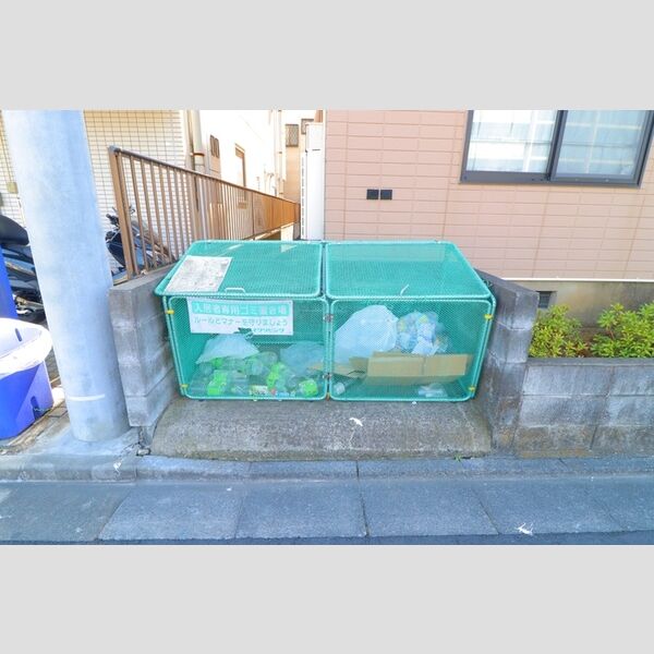 ロイヤルハイツ矢島 ゴミストッカー