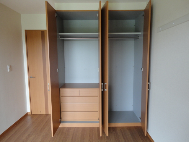 カーサ・デ・成田Ａ クローゼット