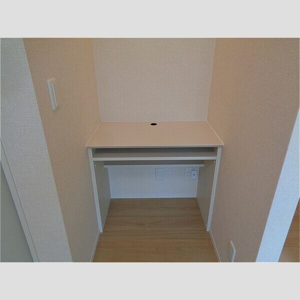 フランボワーズ中島107号室 ワークスペース